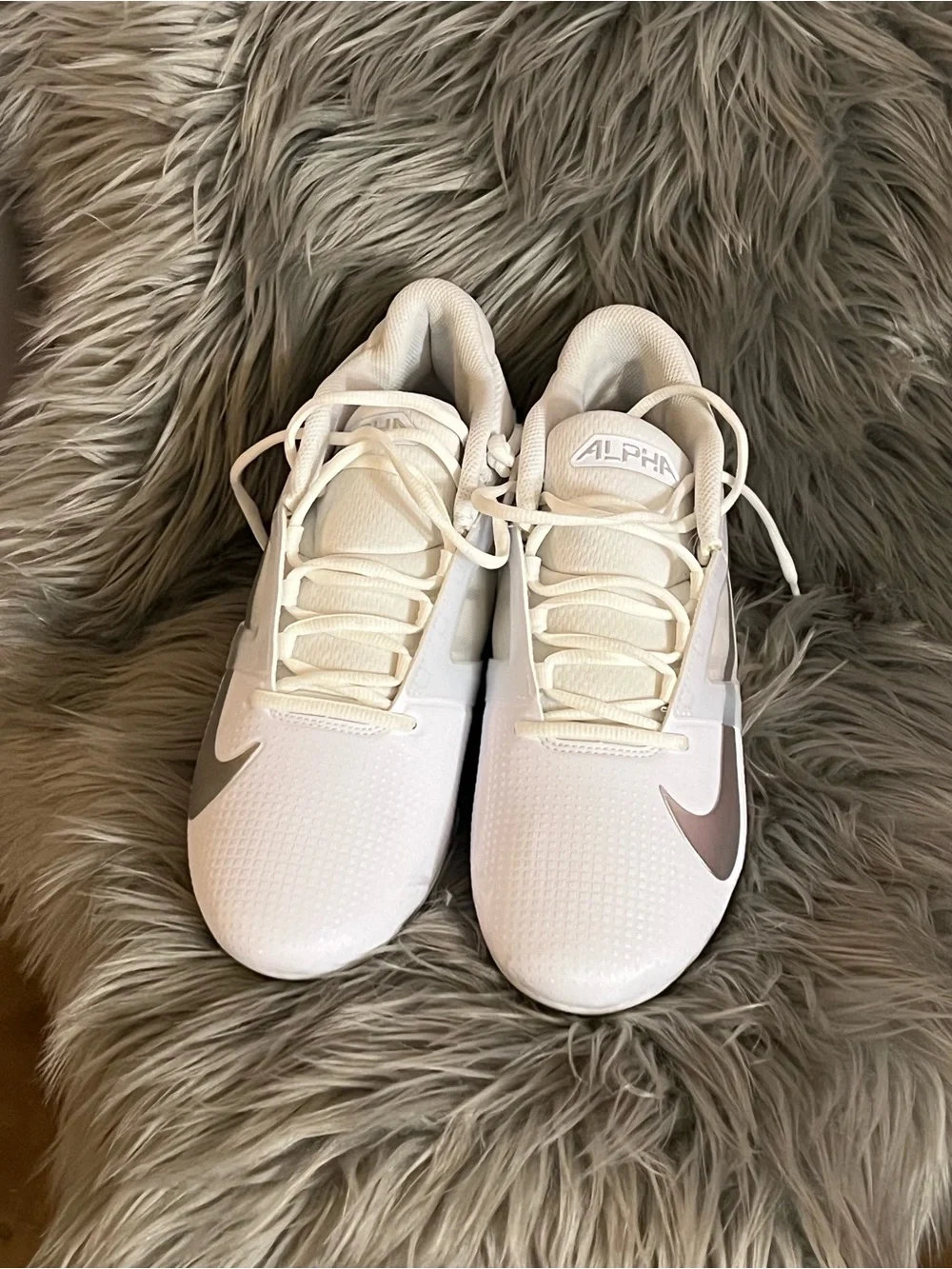 Nike men’s White baseball cleats